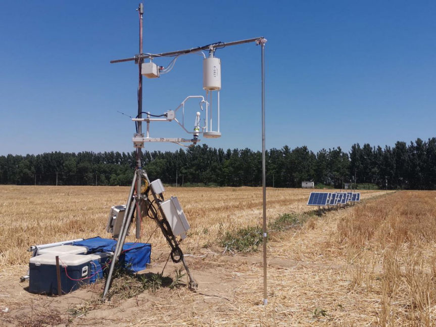 劉學(xué)軍研究組在河北曲周站農(nóng)田站的HT-8700開(kāi)路式氨通量觀測(cè)系統(tǒng)